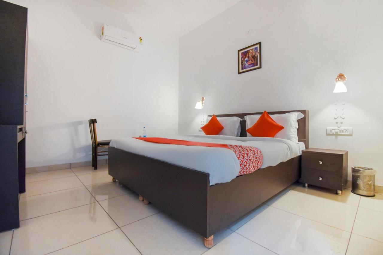 Oyo 75460 Sky High Residency Hotel Ludhiana Eksteriør billede