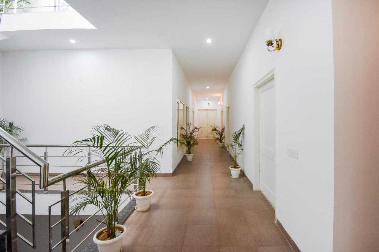 Oyo 75460 Sky High Residency Hotel Ludhiana Eksteriør billede