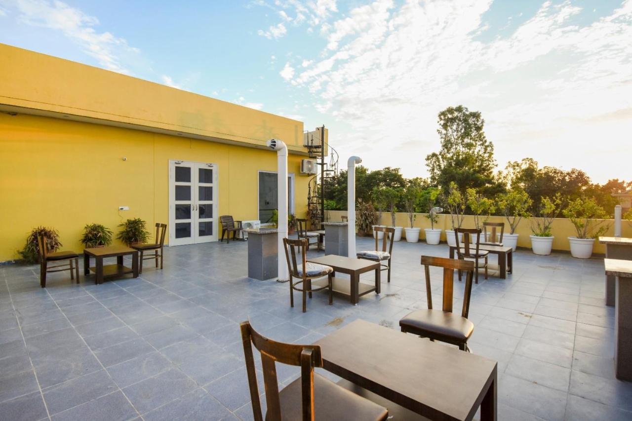 Oyo 75460 Sky High Residency Hotel Ludhiana Eksteriør billede