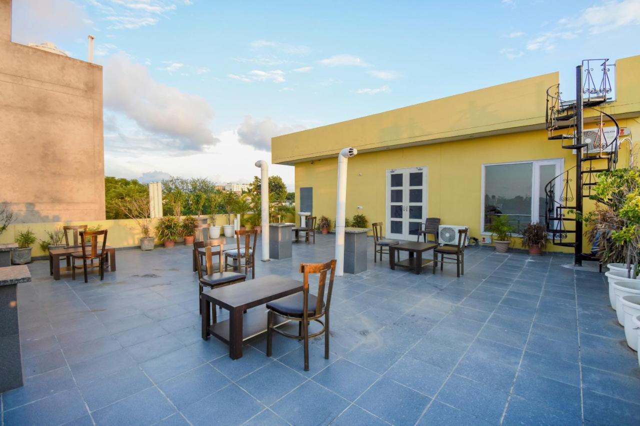 Oyo 75460 Sky High Residency Hotel Ludhiana Eksteriør billede