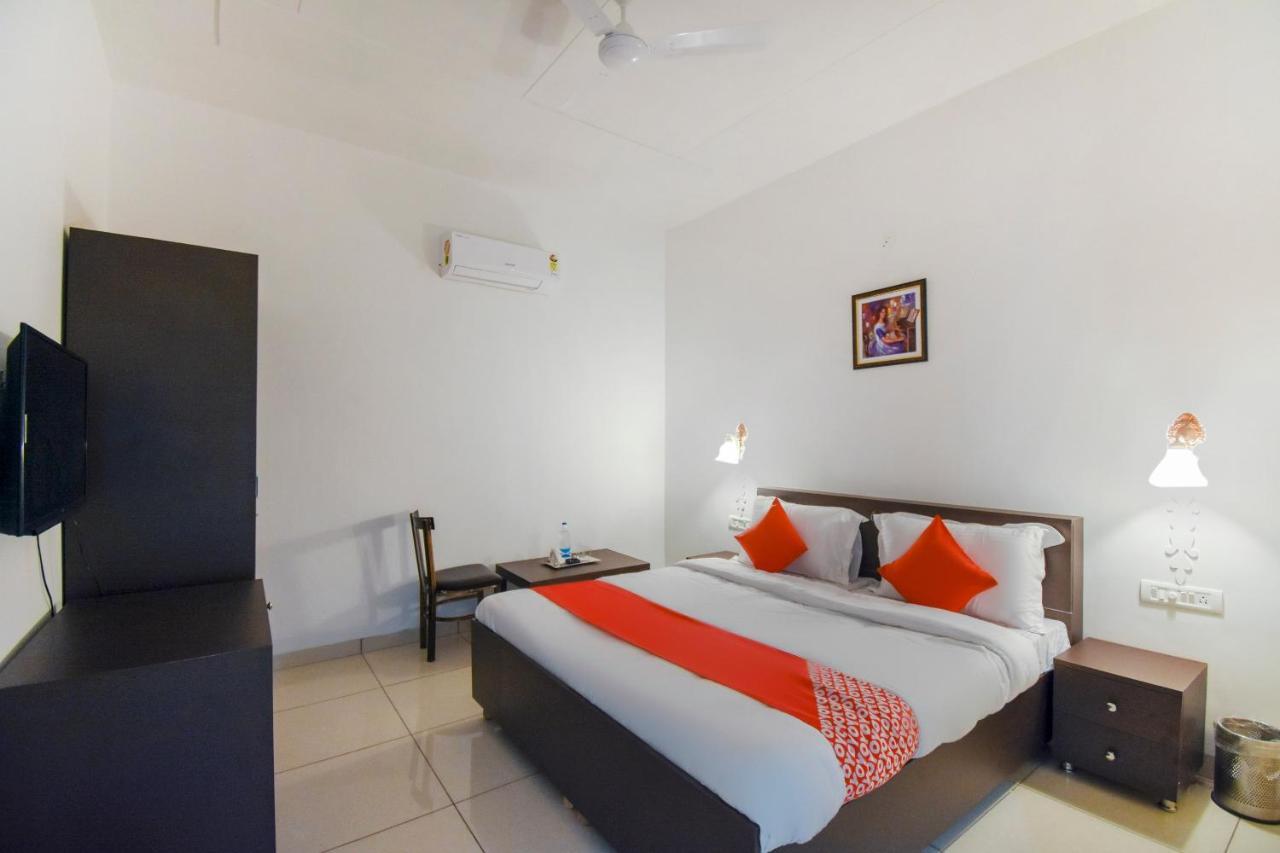 Oyo 75460 Sky High Residency Hotel Ludhiana Eksteriør billede
