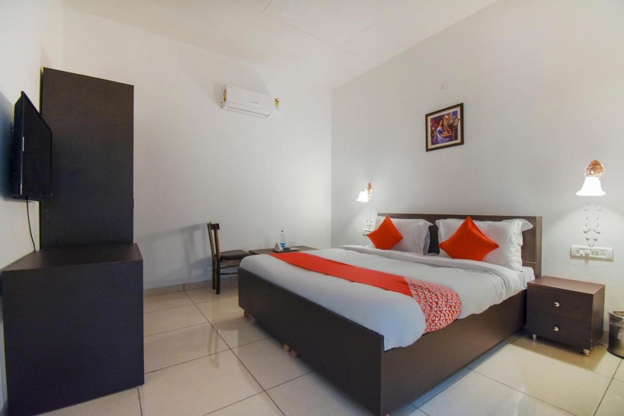 Oyo 75460 Sky High Residency Hotel Ludhiana Eksteriør billede
