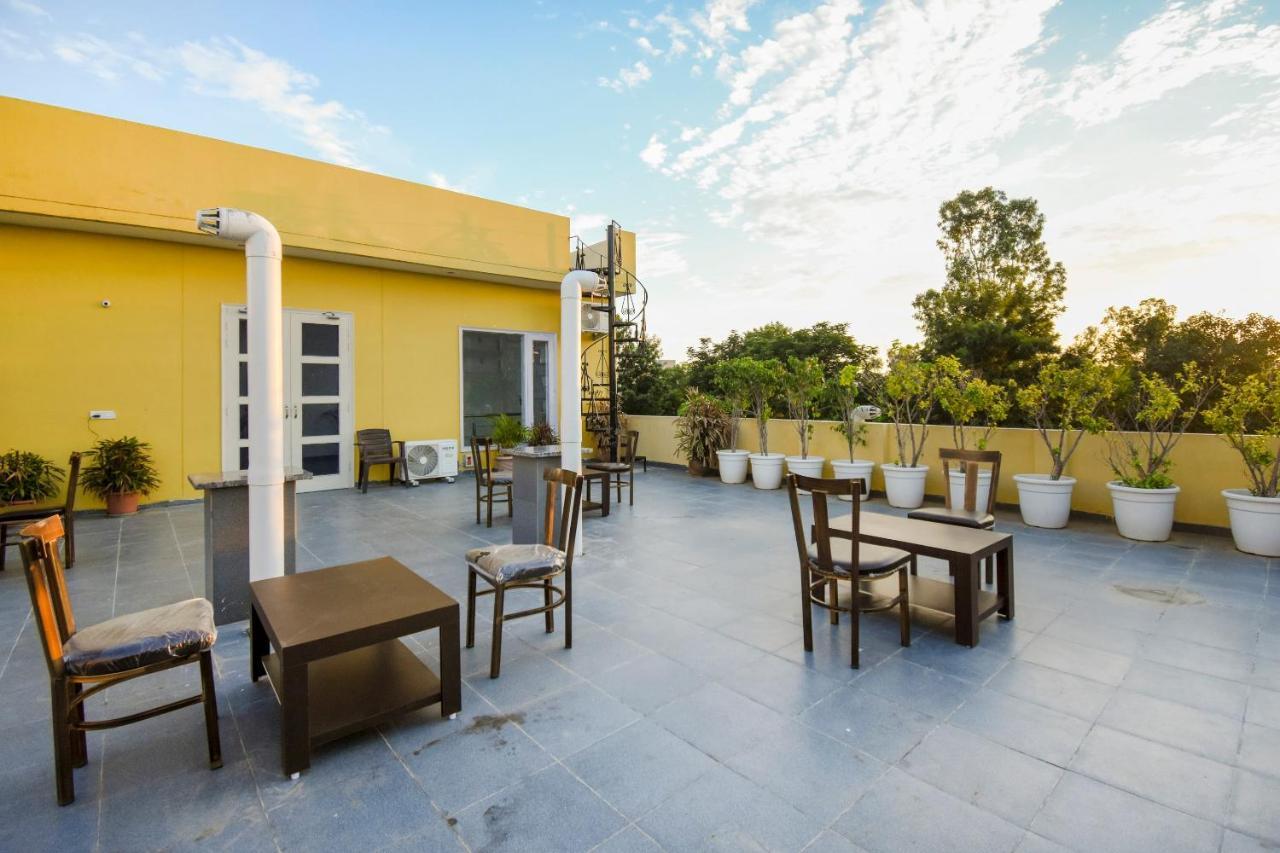 Oyo 75460 Sky High Residency Hotel Ludhiana Eksteriør billede