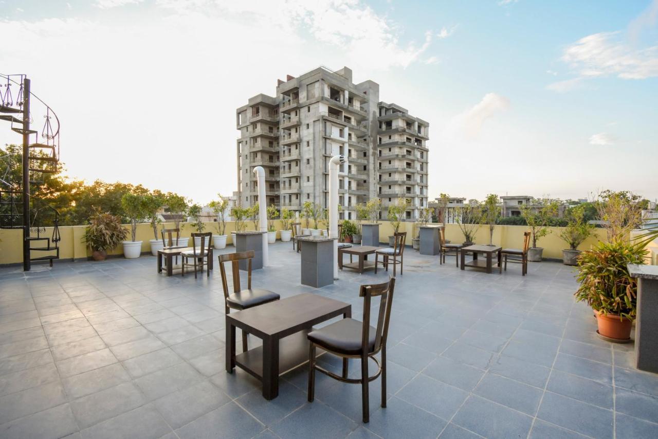 Oyo 75460 Sky High Residency Hotel Ludhiana Eksteriør billede